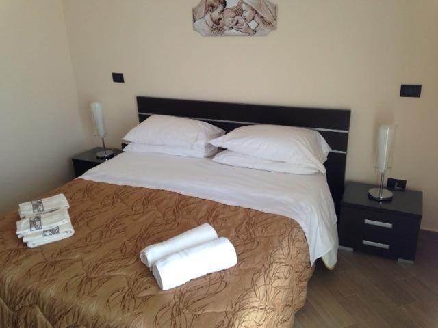 Costa Del Sol Bed and Breakfast Πόρτο Εμπέντοκλε Δωμάτιο φωτογραφία