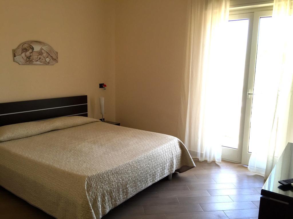 Costa Del Sol Bed and Breakfast Πόρτο Εμπέντοκλε Εξωτερικό φωτογραφία