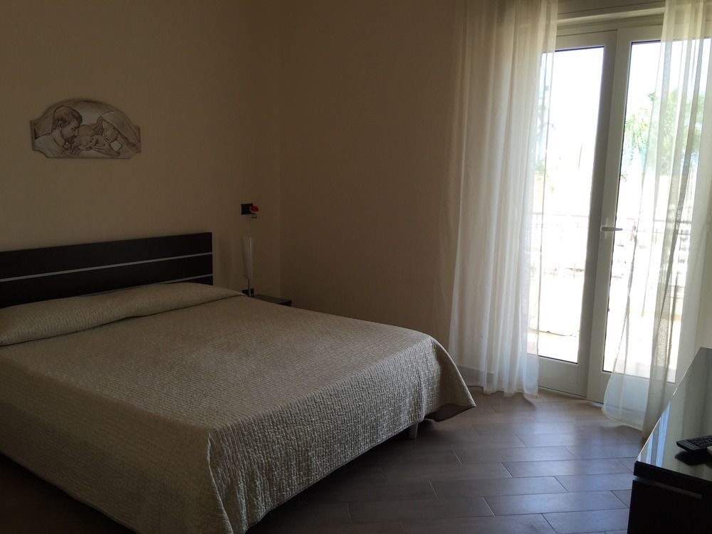 Costa Del Sol Bed and Breakfast Πόρτο Εμπέντοκλε Εξωτερικό φωτογραφία